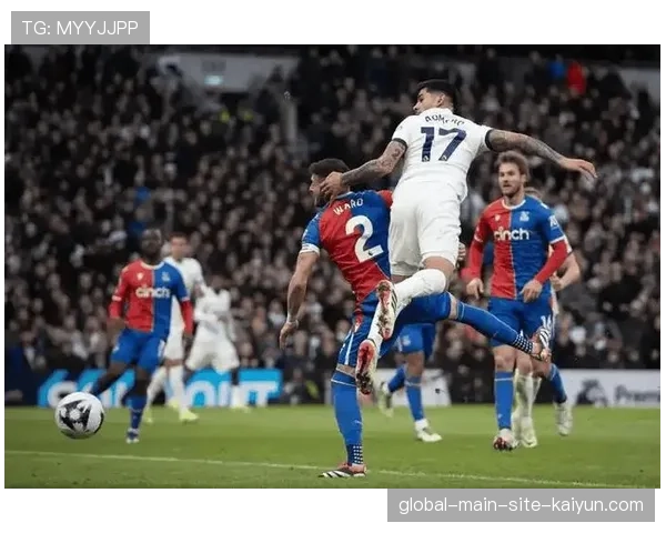 水晶宫防守反击战术执行到位 但阵地防守时站位过于保守被动 水晶宫防守反击战术执行到位 但阵地防守时站位过于保守被动