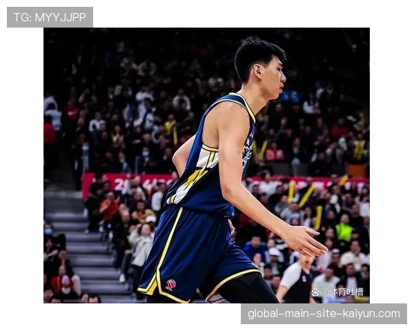 徐昕篮板数据从2.8个提升至8.3个内线控制力增强